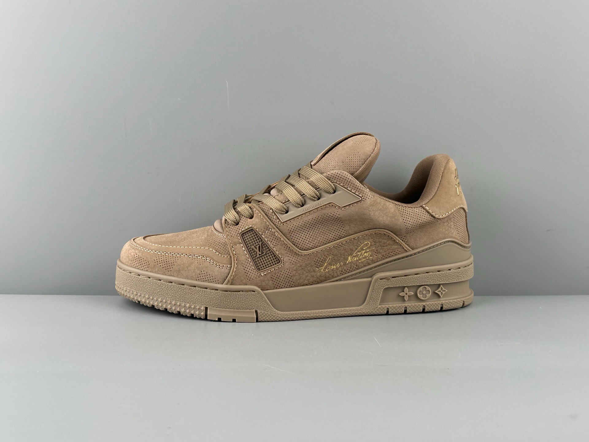 Lv Trainer