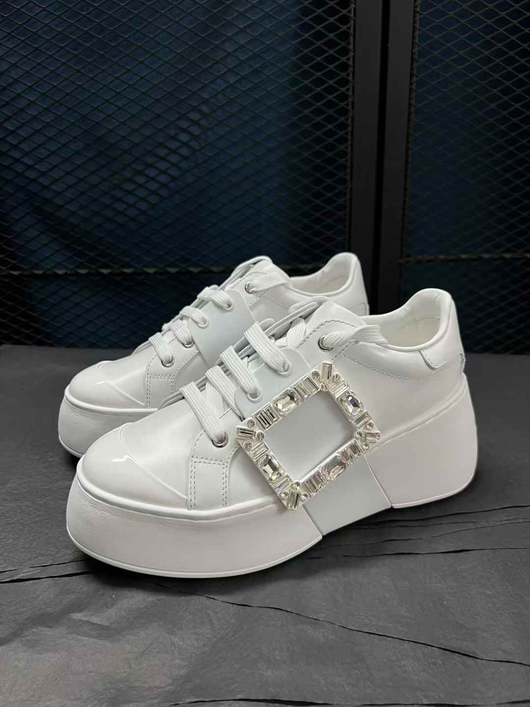 Roger Vivier Skate